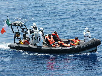 14 migrant vessels stranded in...